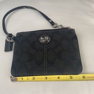 Coach Wristlet. Black.